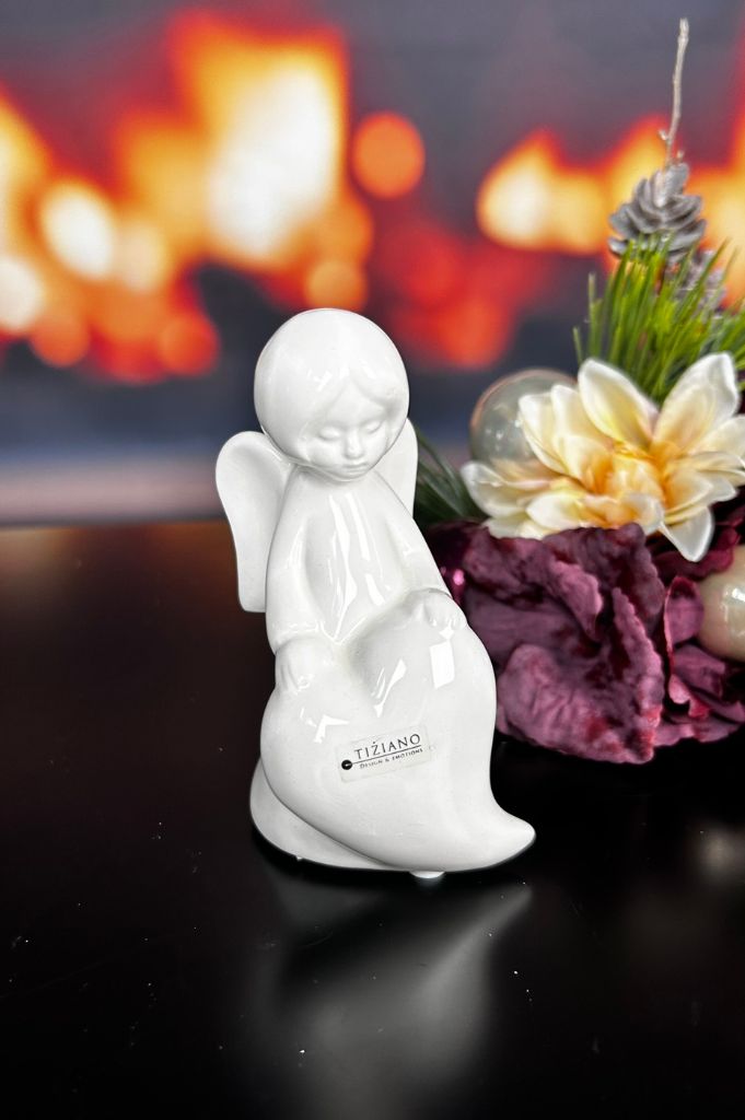 Deko Engel Nora mit Herz creme-weiß
