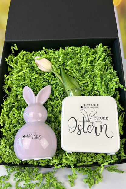 Geschenkbox M mit Hase Damaso lila, Vase Casale und Tulpen