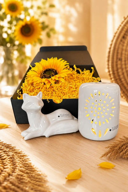 Geschenkbox Fuchs Marco liegend mit Sonnenblumen