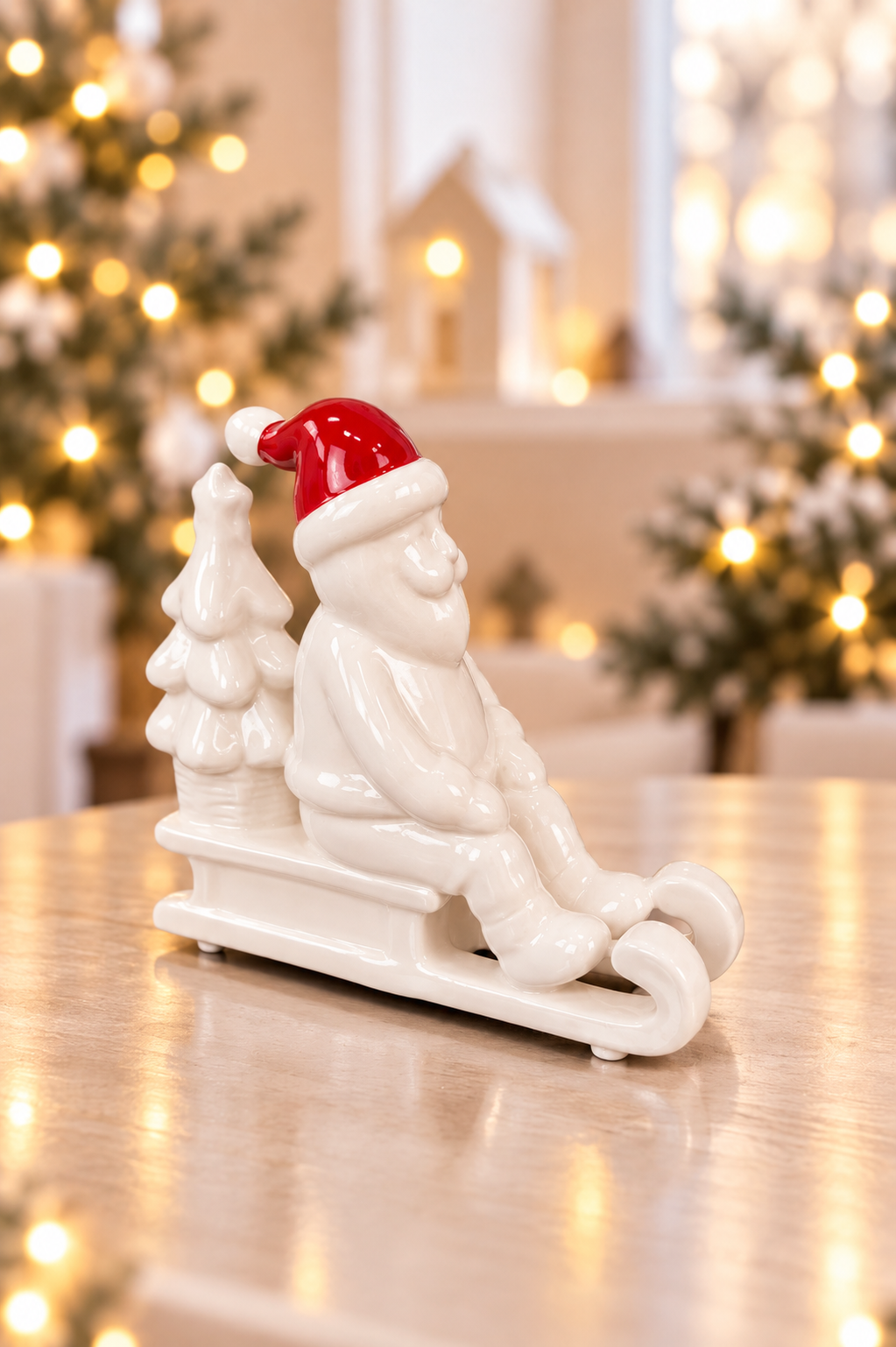 Deko Santa Enrico auf Schlitten 12cm creme-weiß