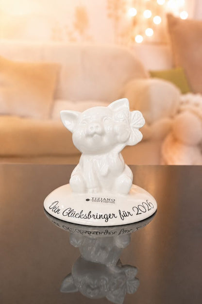 J1 Deko Glücksschwein Gigi auf Base creme-weiß