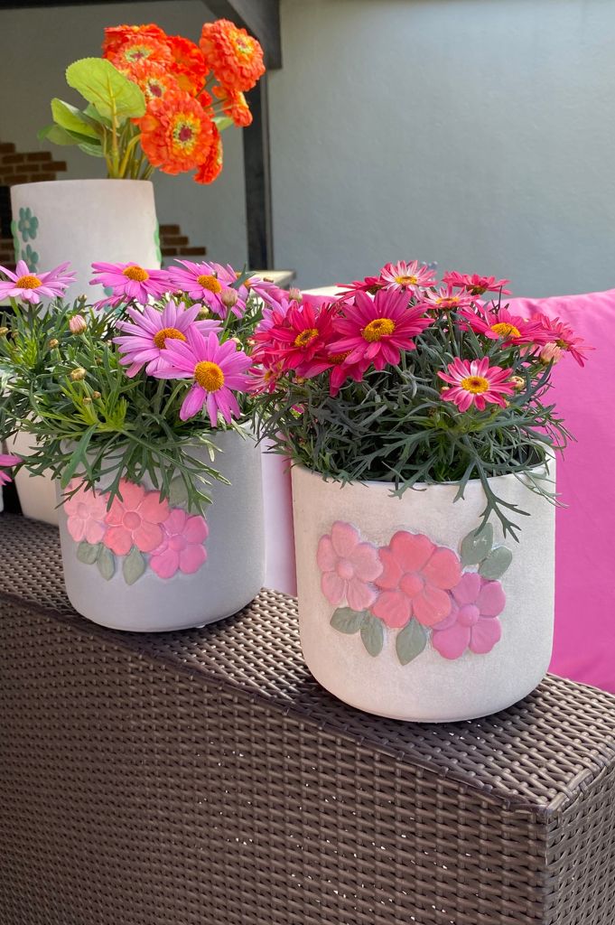 Kübel Spello rustik mit rosa Blumen