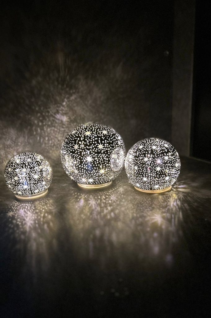 Deko Glaskugel Lumina LED mit Sternen silber