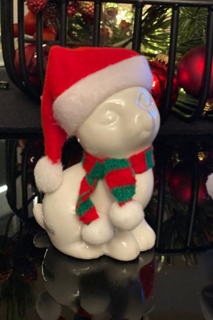 Dekoset Katze Nala sitzend mit Nikolausmütze+Schal