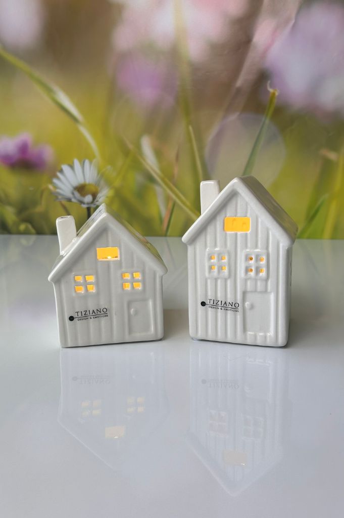 Dekohaus Partina LED creme-weiß