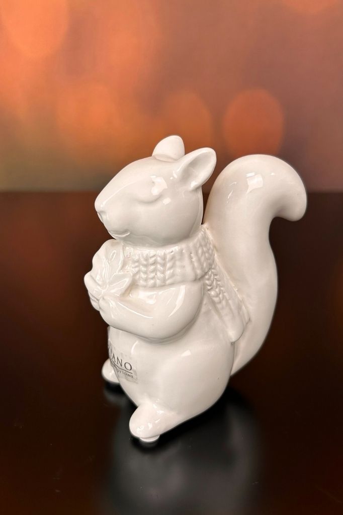 Eichhörnchen Robert mit Schal creme-weiß