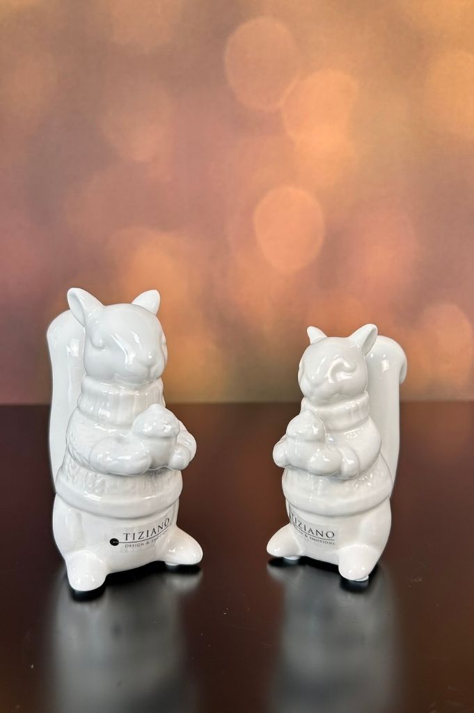 Eichhörnchen Robert mit Pullover creme-weiß