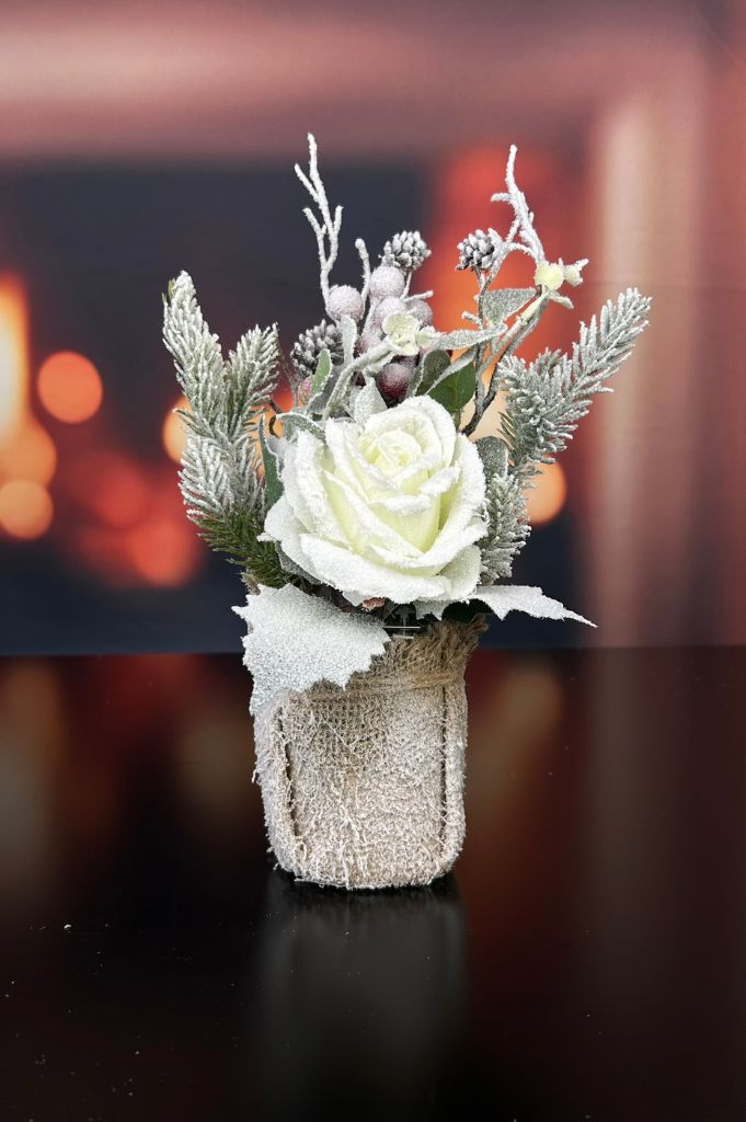 Deko Rose mit Tannenzweige im Jutesack 30cm weiß