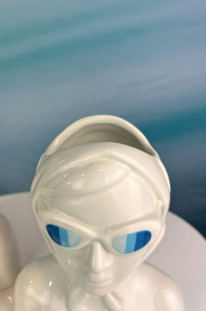 Vase /Büste Tessa creme mit Sonnenbrille blau
