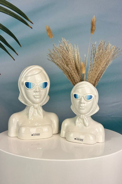Vase /Büste Tessa creme mit Sonnenbrille blau
