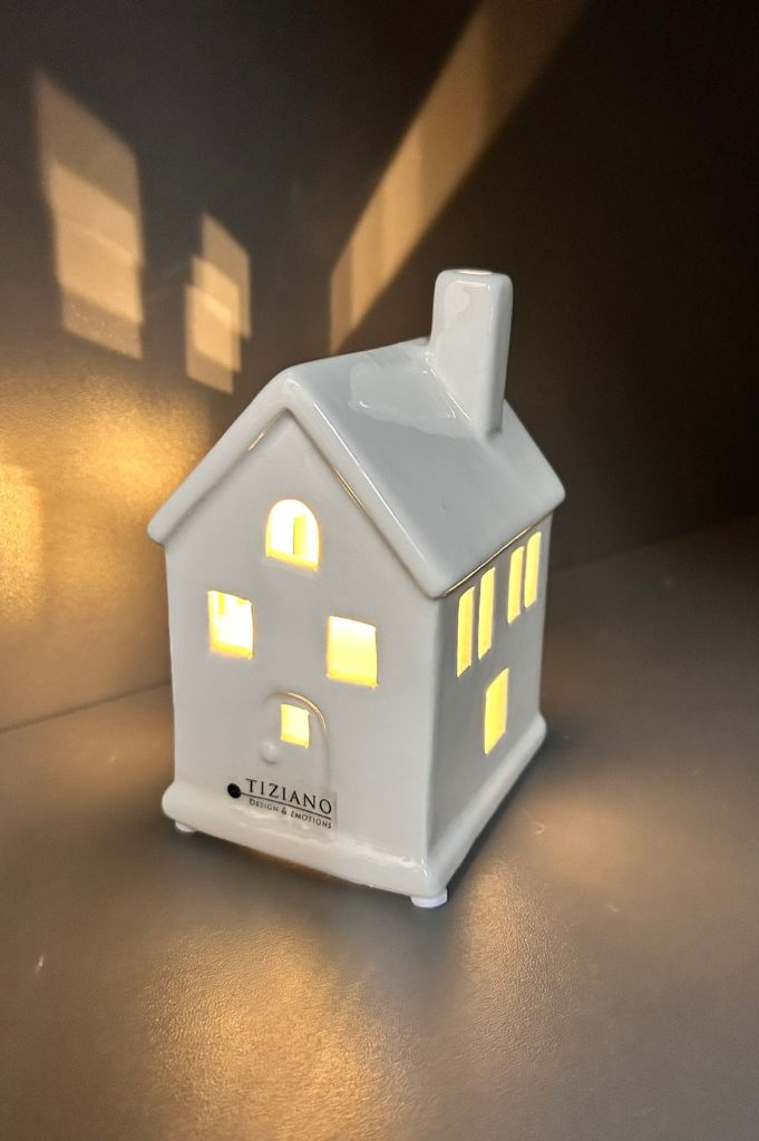 LED Haus Tribano creme-weiß