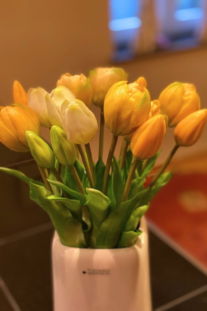 Vase Brezone mit Tulpen