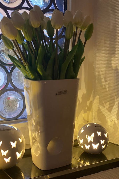 Vase Murlaes auf der Fensterbank