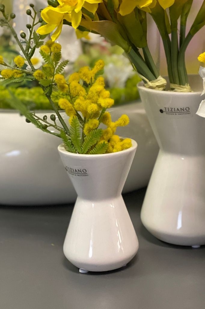 Vase Tosini mit Mimosen