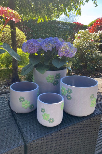 Kübel Villa grau mit grünen Blumen große Größen