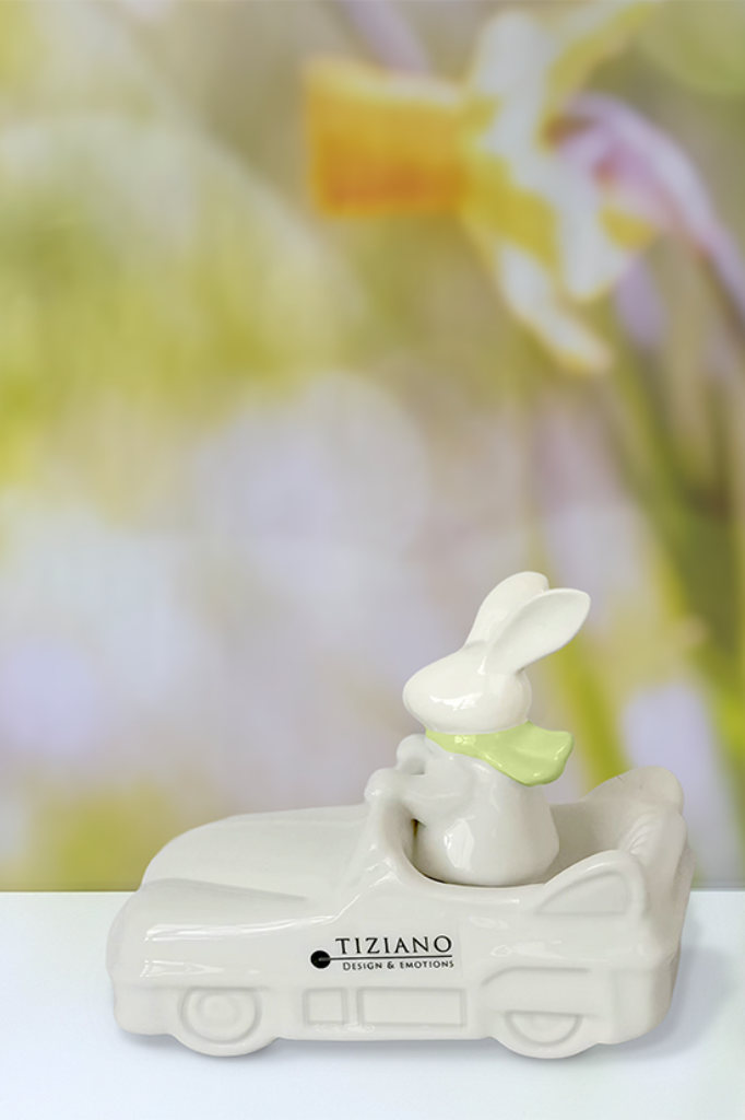 Deko Hase Albano mit Schal im Auto in 2 Farben