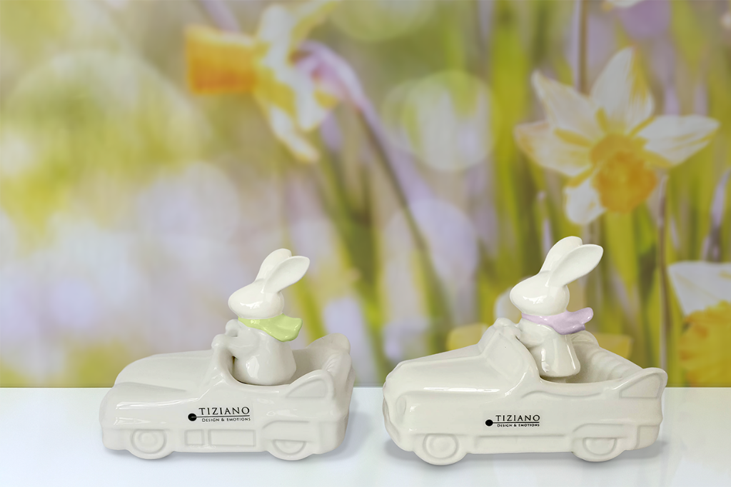 Deko Hase Albano mit Schal im Auto in 2 Farben