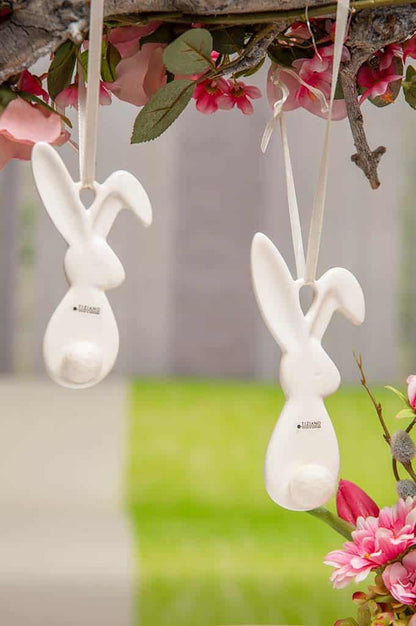 dekohaenger-hase-fabrio-mit-puschel-weiss-creme-zweifach