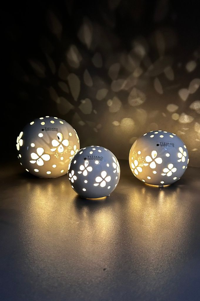 Lichtkugel Pallina LED mit Glücksblättern creme-weiß