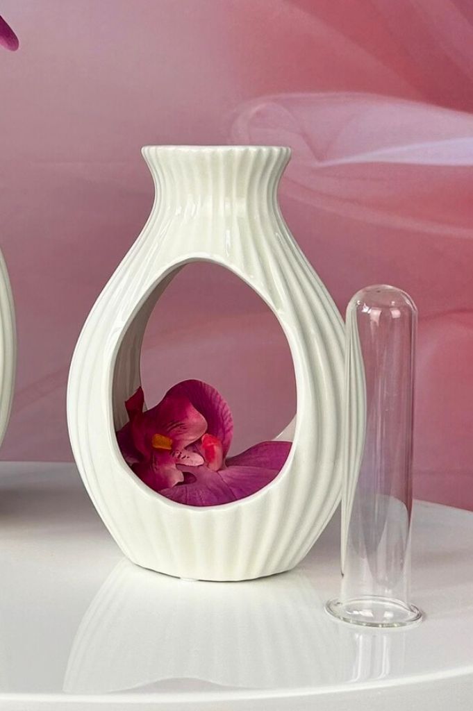 Vase Prisma creme mit Reagenzglas
