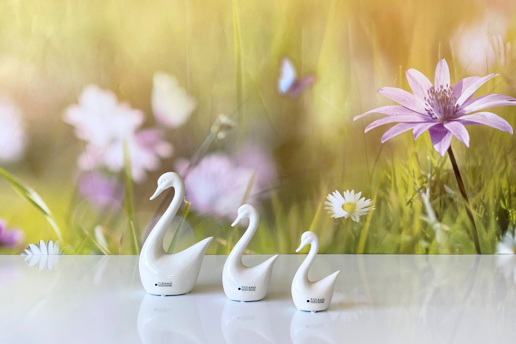 Deko Schwan Scarlett creme-weiß