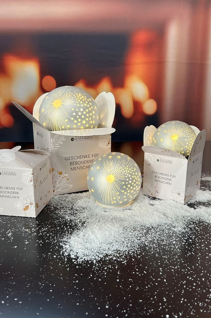 Würfelbox Deko Glaskugel Spirit LED mit Sternen silber