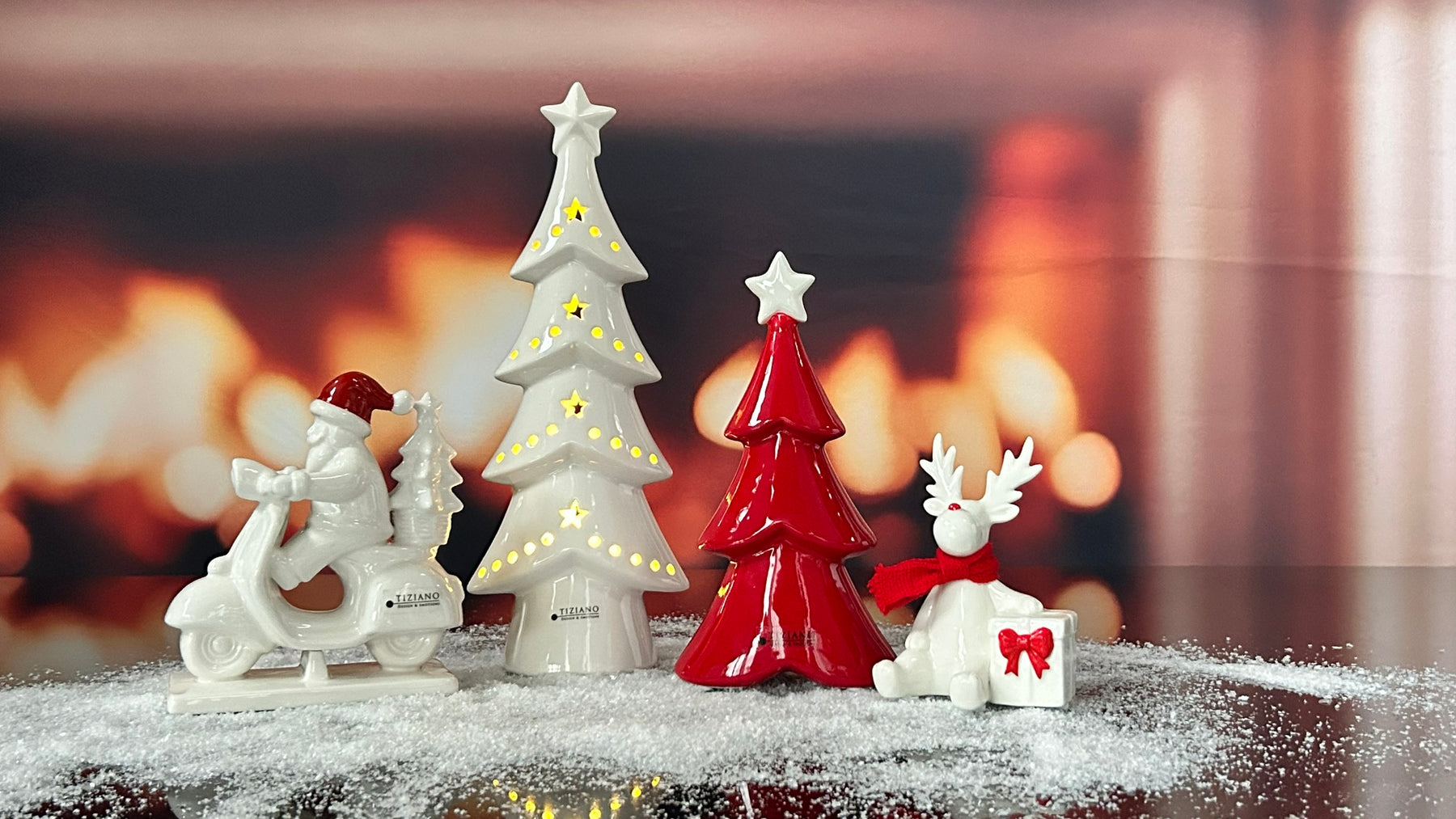 Erste Weihnachtsboten mit Tiziano Keramikbäumen, Weihnachtsmann und Rentier